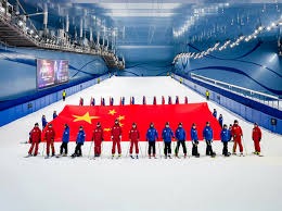 马奎尔在面对强敌时连续击出三分炮，展现出色的打点能力